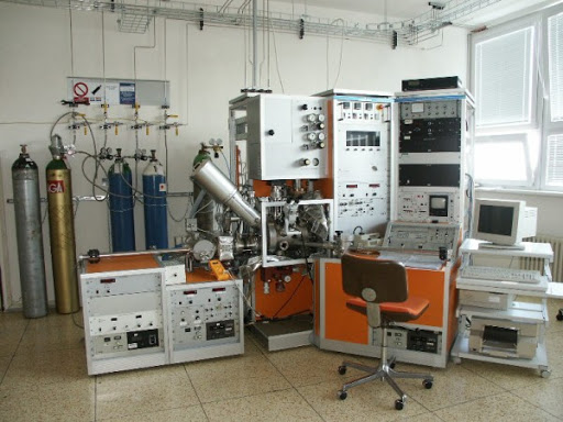 Secondary Ion Mass Spectrometer SIMS device picture